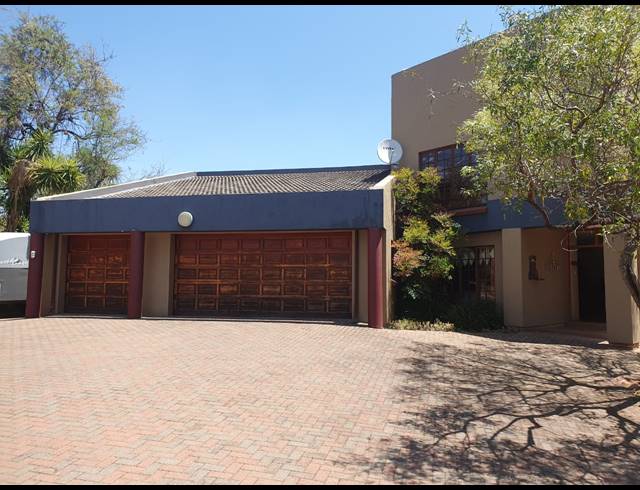 5 BEDROOM HOUSE FOR SALE IN PEBBLE ROCK GOLF VILLAGE